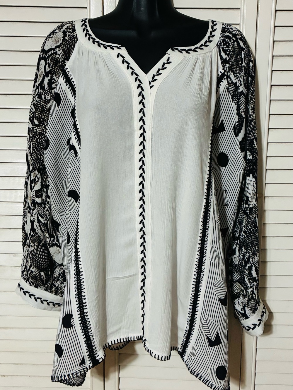 John Mark Black and White Embroidered Tunic Top